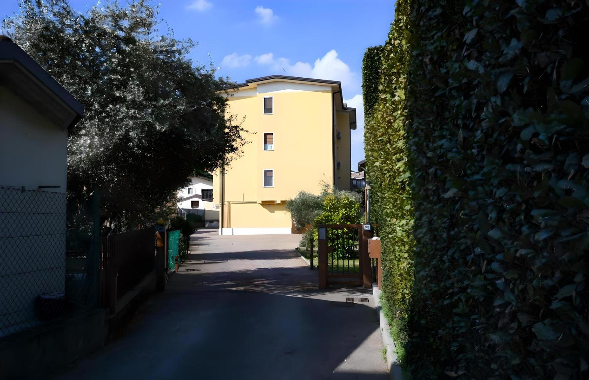 Desenzanoloft Official Partner Marriott Homes & Villas - A Casa Di Sara Family Apartment With Private Parking デセンツァーノ・デル・ガルダ エクステリア 写真